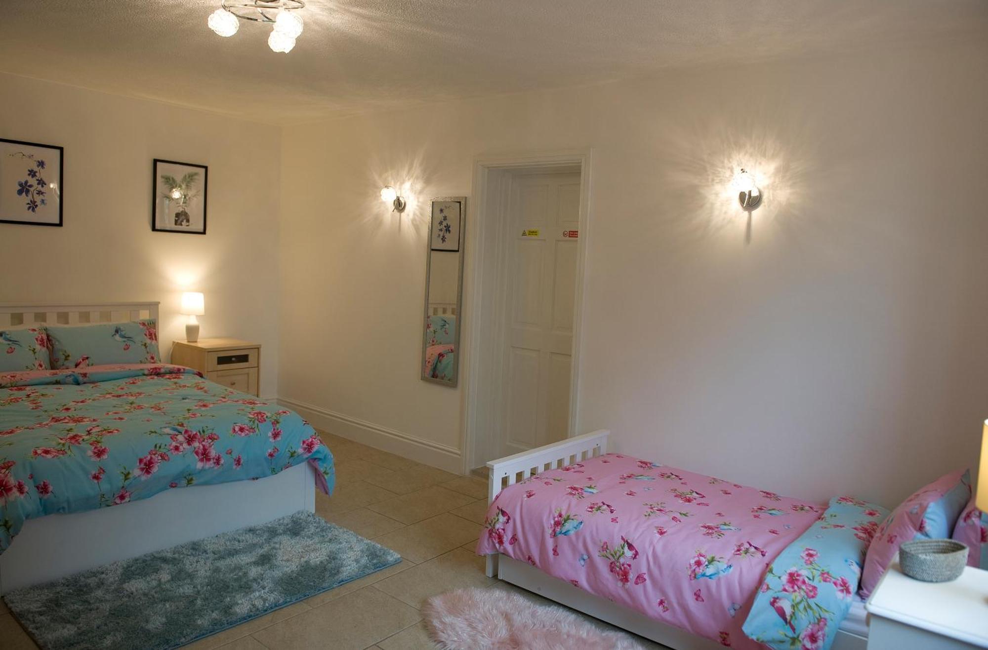 Mountain View Apartment - Short Drive To Beaches Bryngwran Екстер'єр фото